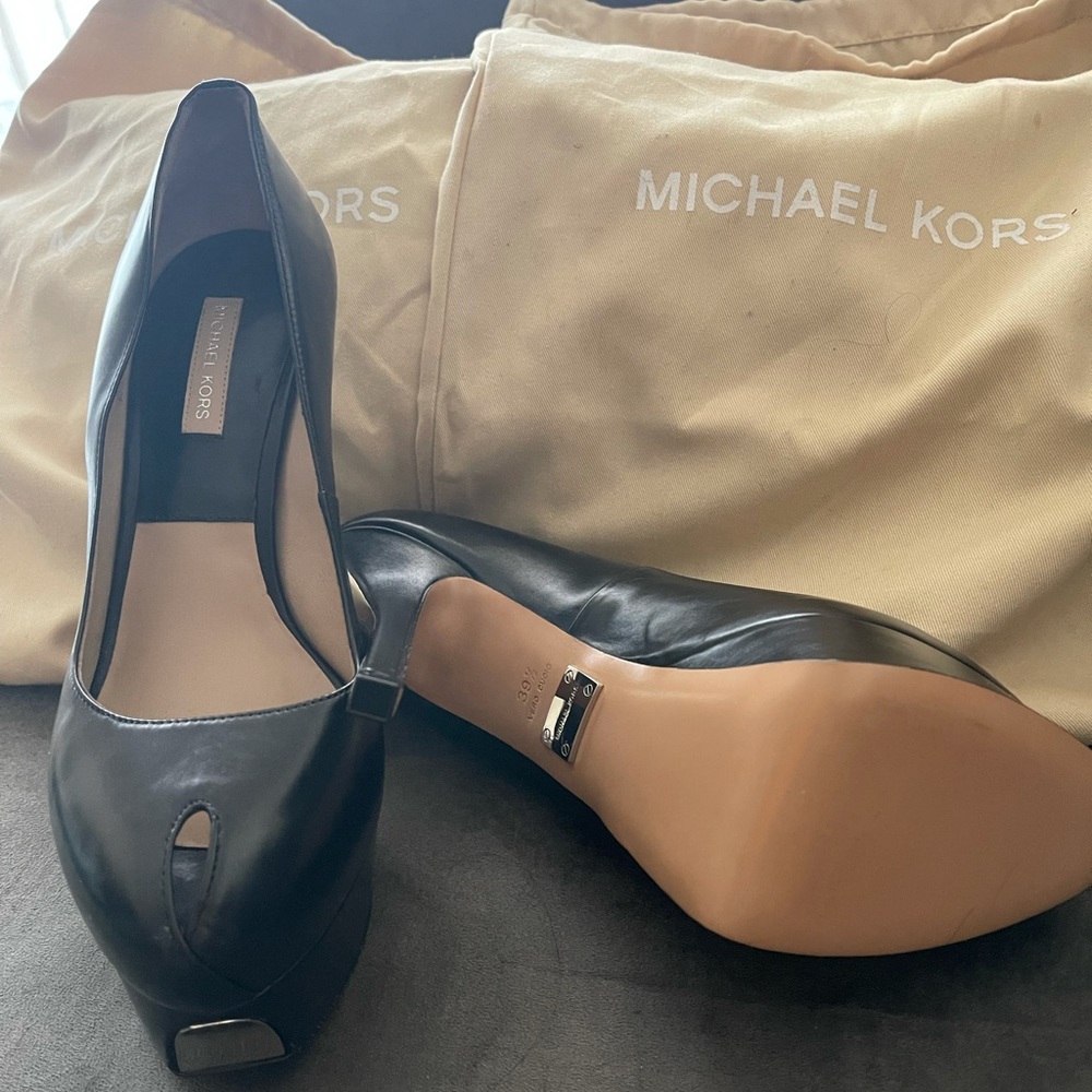 Size 39.5 black leather Michael Kors peep toe heel